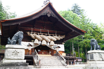 諏訪大社の下社秋宮