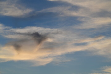 Fototapeta na wymiar beautiful clouds in the blue sky