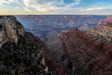 Fototapeta na wymiar An overlooking landscape view of Grand Canyon National Park, Arizona