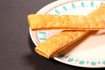 皿の上のスティックパイ