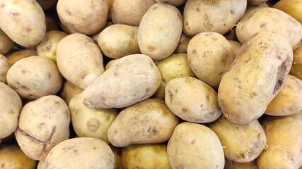 Photo of a pile of potatoes sold at a traditional market in the Cikancung area, Indonesia