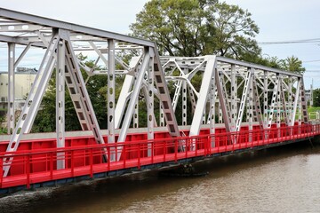Fototapeta na wymiar 日本の川が交差した珍しい橋