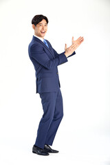 자신감 자득한 20대의 청년 직장인