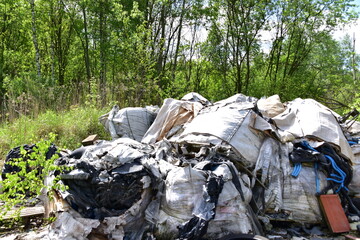 dzikie wysypisko śmieci, katastrofa ekologiczna,