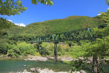 高知県　四万十川に架かる予土線の鉄橋