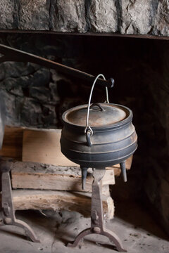 Cast Iron pot to cook over a fireplace