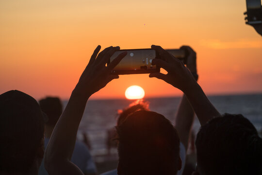 Photographing sunrise or sunset using the smartphone