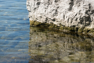 Obraz na płótnie Canvas rock in the water