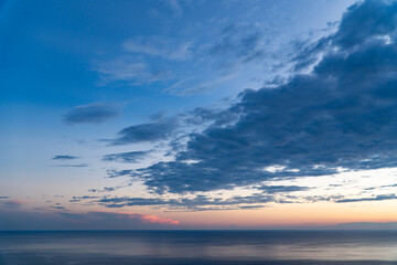 Fototapeta na wymiar 山の上から見た海と空の夕景