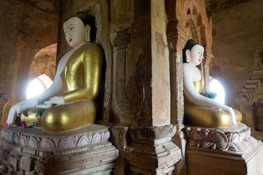 Myanmar (ex Birmanie). Bagan, Mandalay region. Seated Buddha inside a temple