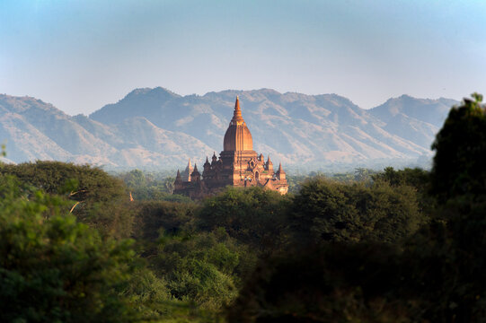 Myanmar (ex Birmanie). Bagan, Mandalay region. The historic plain of Bagan with there old temples