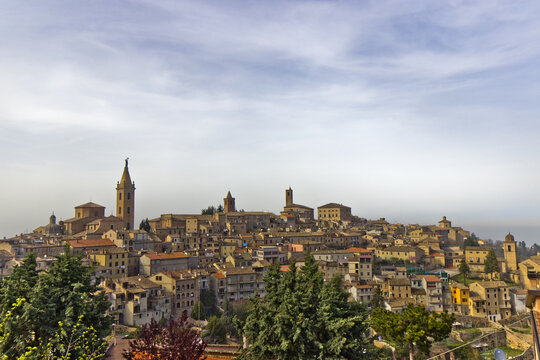 Gorgeous shot of the cityscape in Ripatransone, Italy, under a cloudy sky
