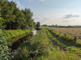 Der kleine Fluß Aa im westlichen Münsterland