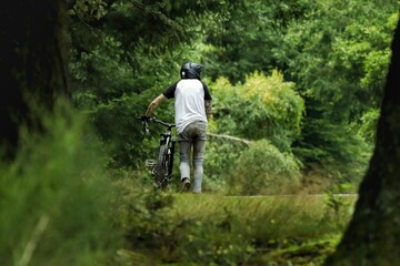 Obraz premium person riding a bike