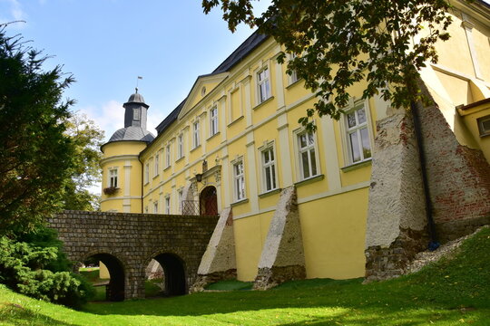 Zamek w Chałupkach na Śląsku, przy granicy z Czechami, 