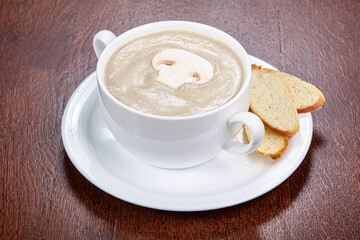 Mushroom cream soup with bread