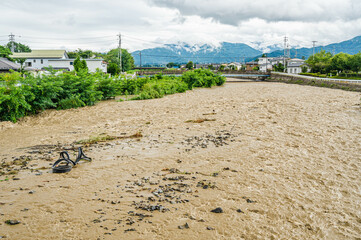 大雨後の鎖川　松本市