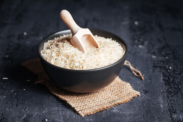 Uncooked rice in bowl 