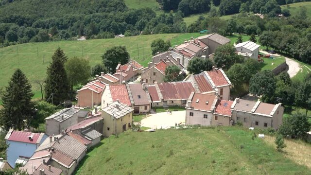 Contr&agrave; Pagani, in Campofontana Natural Park of Lessinia, is a typical district of the Cimbri, the ancient population of the area