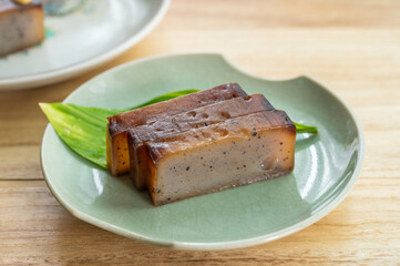 安曇野の法事料理　こんにゃくのお煮しめ