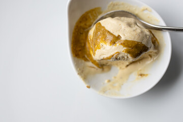 homemade pistachio ice cream with maple syrup, with pistachio sauce on top, gluten-free and sugerfree. Without colouring and artificial flavors!