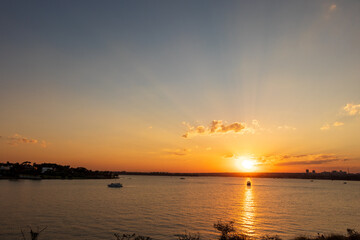 Lindo p&ocirc;r do sol no Lago Parano&aacute; em Bras&iacute;lia.