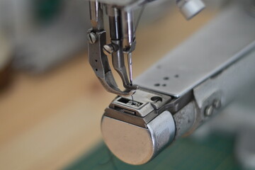 Machine à coudre le cuir à canon