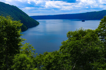 北海道の夏　裏摩周湖からの摩周湖