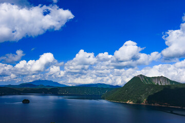 北海道の夏　摩周湖と斜里岳遠景
