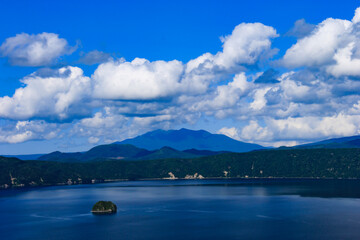 北海道の夏　摩周湖と斜里岳遠景