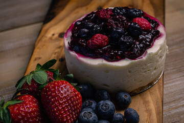 cheesecake with berries