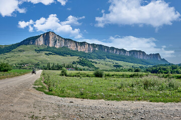 Ahmet is a rock. A steep cliff near the confluence of the Bolshaya and Malaya Laba with cliffs up to 200 meters.