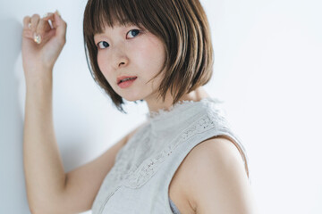 Obraz premium 夏ファッションの爽やかな女性