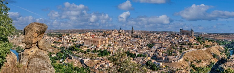 Fototapeta na wymiar Views of Toledo from the viewpoint of La Piedra del Rey Moro, Spain.