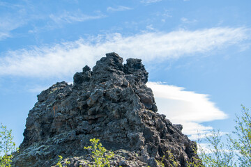 Bei Dimmuborgir im Norden von Island handelt es sich um ein Lavafeld und die Überreste eines Lavasees. Es befindet sich in einer vulkanisch aktiven Region auf dem Gebiet des Vulkansystems Krafla. - obrazy, fototapety, plakaty