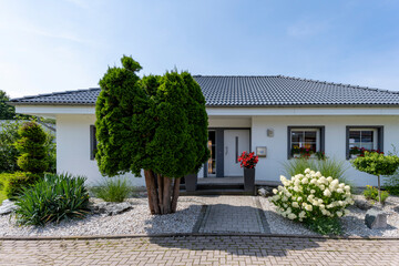 Moderner weißer Bungalow