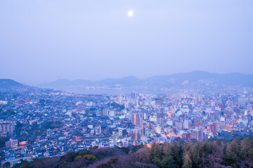 早朝の長崎市街地