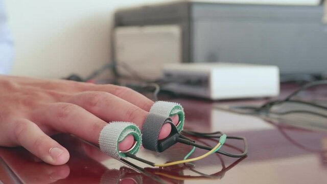 Polygraph sensors on human fingers