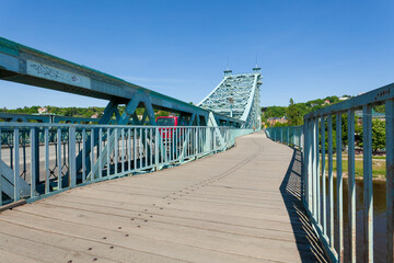 Fußweg der Loschwitzer Brücke in Dresden