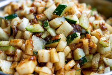 Steps to make winter melon tea, mix the winter melon grains with brown sugar in a bowl