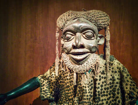 Arte africano máscara lider Kam principios siglo XX tallada en madera, concha, pelo y fibra vegetal