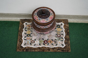 Indian ceramics from the state of Pará. Brown pot with white, black and red design.