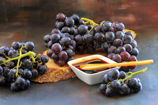 Grape molasses and fresh organic grapes
