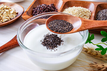 チアシードとヨーグルト