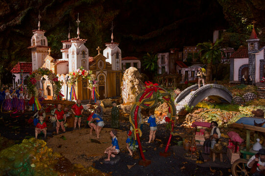 Detail of the municipal nativity scene of La Candelaria in which the Canarian Fight appears, next to the Basilica of La Candelaria