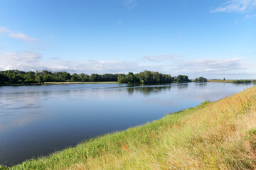 Fototapeta na wymiar Loire river bank near Chateauneuf-sur-Loire village