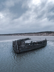 Fototapeta premium boat on the beach