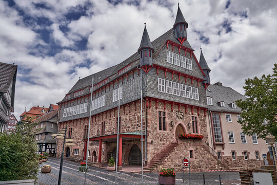 In addition to the cathedral in Fritzlar, the oldest town hall in Germany is also one of the city's sights.