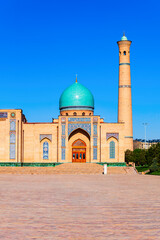 Fototapeta na wymiar Hazrati Imam Mosque and Madrasah complex