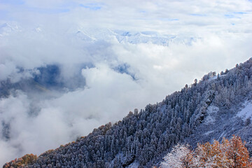 Главный Кавказский хребет в облаках